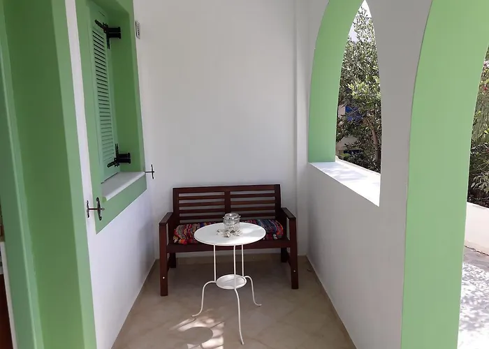 Naxos Olive & * Engares