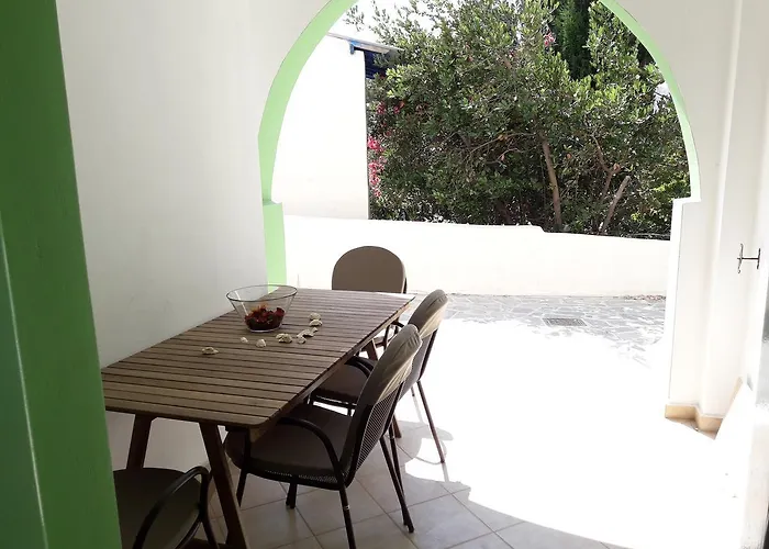 Naxos Olive & * Engaraí